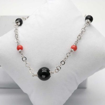 Bracciale con onice e corallo