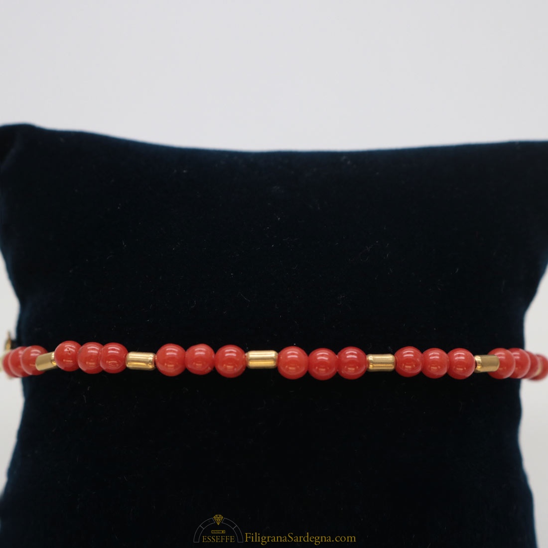 Bracciale corallo rosso e cilindretti d'oro giallo 1
