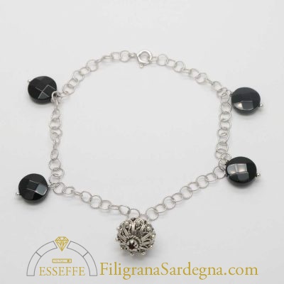 Bracciale in argento con bottoni a charms