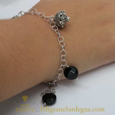 Bracciale in argento con bottoni a charms