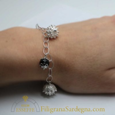 Bracciale in argento con bottoni sardi