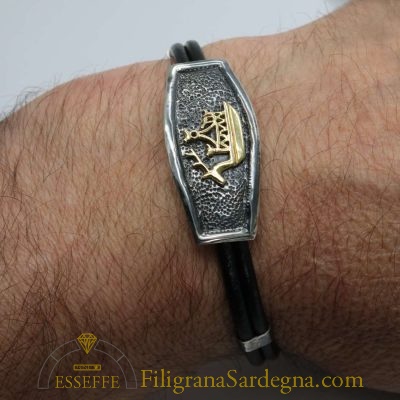 Bracciale in argento con navicella votiva d'oro