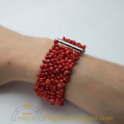 Bracciale in argento con sassi di corallo