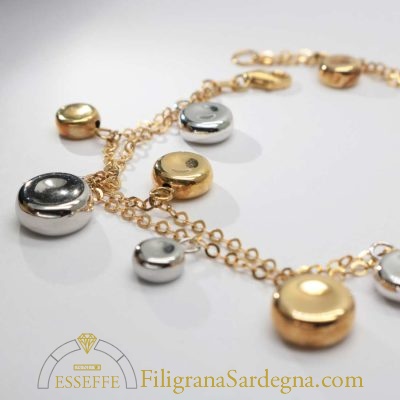 Bracciale in oro con charms in oro giallo e bianco