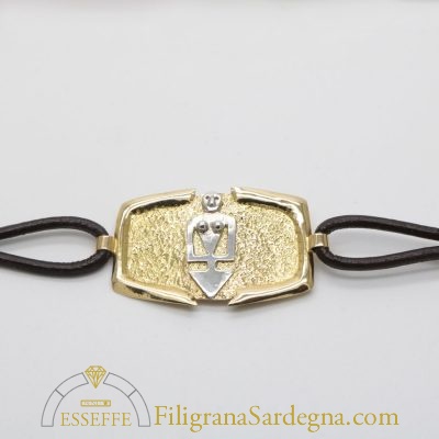 Bracciale in oro con dea madre