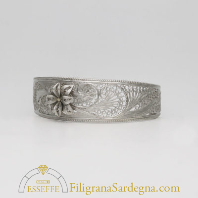 Bracciale rigido in filigrana con fiore