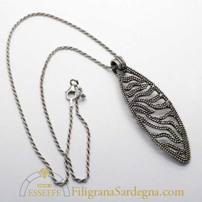 Ciondolo argento brunito con granulazione