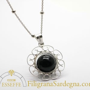 Ciondolo argento e onice nera realizzato a mano con collana