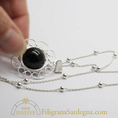 Ciondolo argento e onice nera realizzato a mano con collana