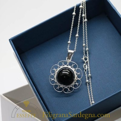 Ciondolo argento e onice nera realizzato a mano con collana