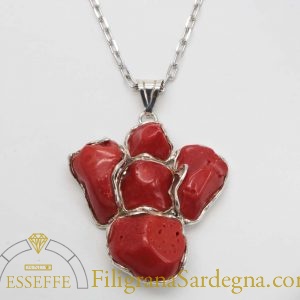 Ciondolo in argento con sassi di corallo rosso di Sardegna
