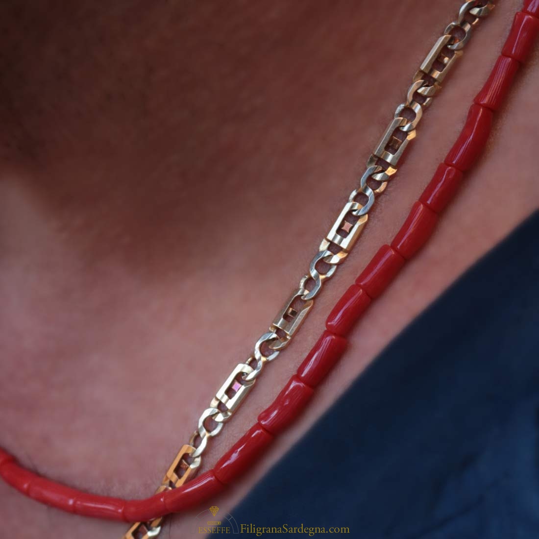 Collana girocollo in oro giallo con corallo rosso