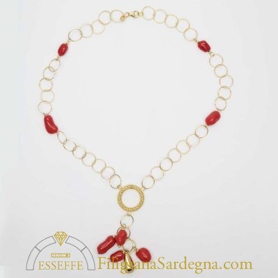 Collana con charms in corallo e oro