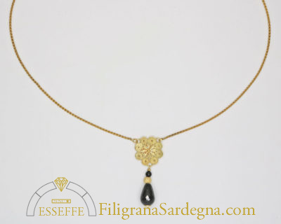 Collana con fiore in filigrana e goccia di onice pendente 1