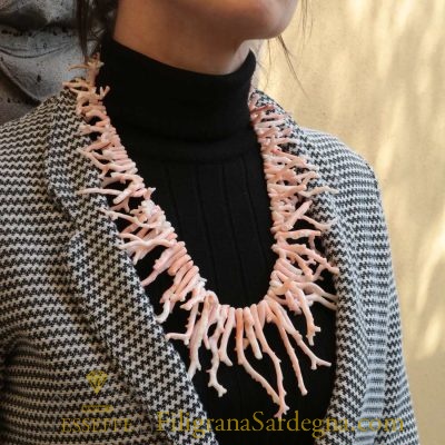 Collana con frange di corallo rosa