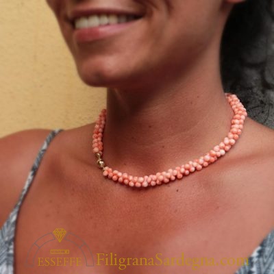 Collana di corallo rosa a taglio doppio