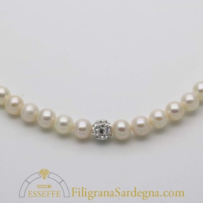 Collana di perle bianche con strass