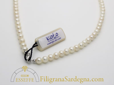 Collana di perle bianche con strass