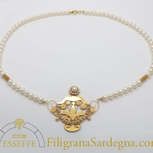 collana di perle con ciondolo intercalari filigrana