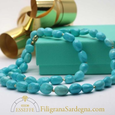 Collana di turchesi naturali a sasso con piccoli intercalari d’oro