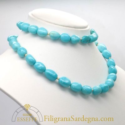 Collana di turchesi naturali a sasso con piccoli intercalari d’oro