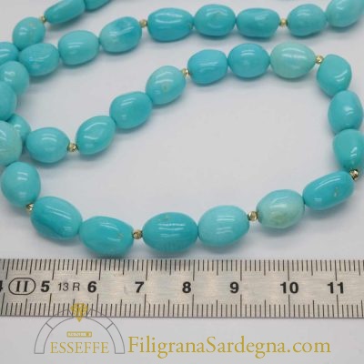 Collana di turchesi naturali a sasso con piccoli intercalari d’oro