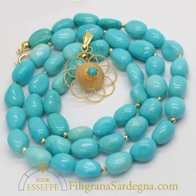 Collana di turchesi naturali a sasso con piccoli intercalari d’oro