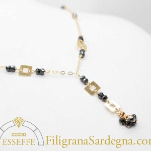 Collana d'oro con spinello nero