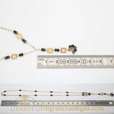 Collana d'oro con spinello nero