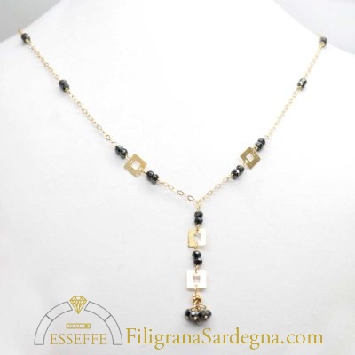 Collana d'oro con spinello nero