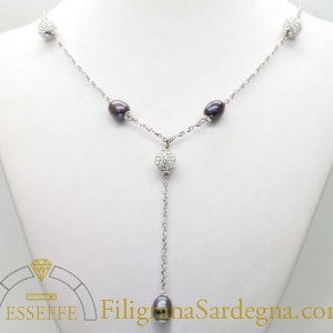 Collana in oro bianco con perle grigio viola e strass
