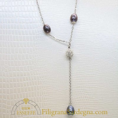 Collana in oro bianco con perle grigio viola e strass