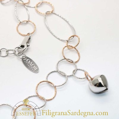 Collana in oro bianco e rosé con charms