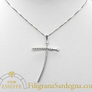 Croce con collana in oro bianco e zirconi