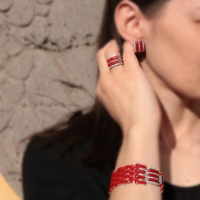 Orecchini con corallo e zirconi