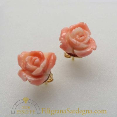 Orecchini con rose di corallo rosa screziato