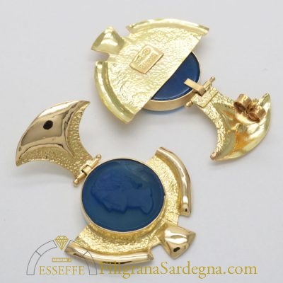 Orecchini in oro con agata blu (viso di Augusto)