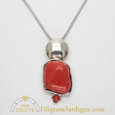 Pendente in argento con sasso di corallo rosso