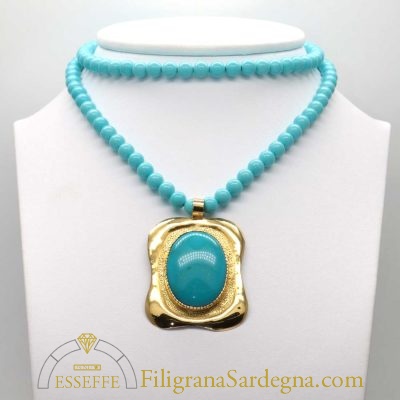 Pendente d'oro con grande cabochon di turchese naturale