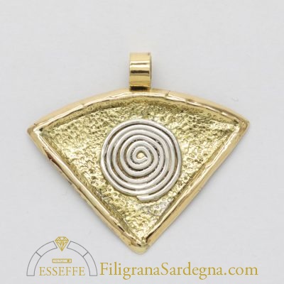 Pendente triangolare con spirale